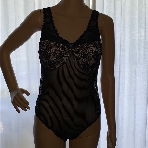 sculpted lace bustier body suit - Picture 2 of 8